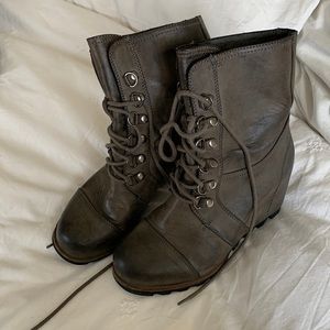Combat wedge boot